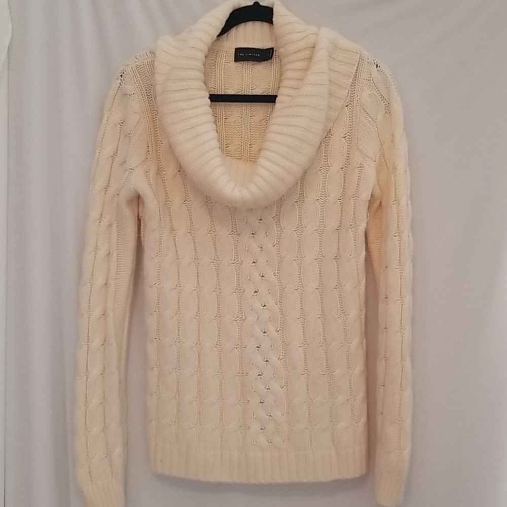 Beautiful Limited cable knit sweater, sz L
